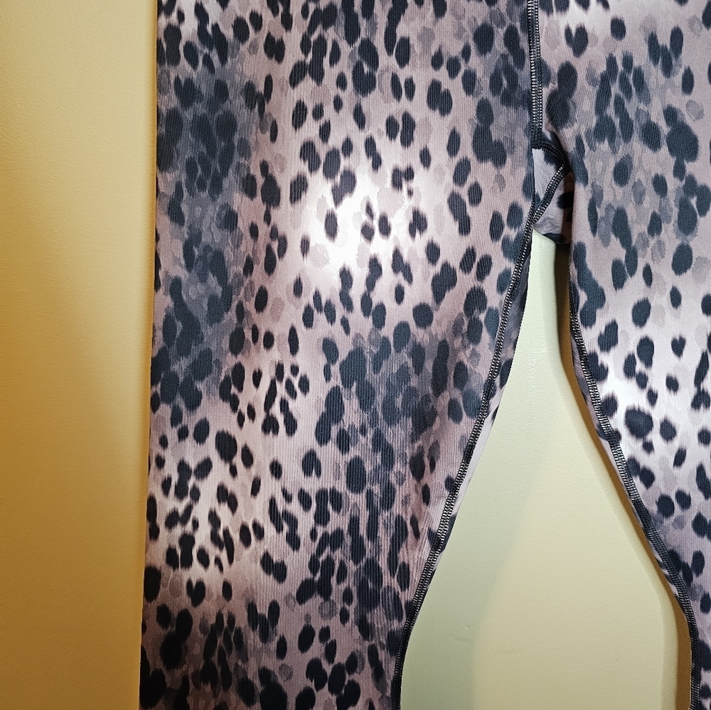 Fabletics Powerhold leopard print Capri Legging N… - image 8